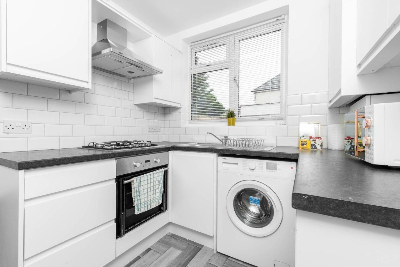 5 Bedroom House - 10 Guests - Multiple Off Street Parking - Garden - Smart Tv - Wifi - Contractors - Families - Groups Birmingham Zewnętrze zdjęcie