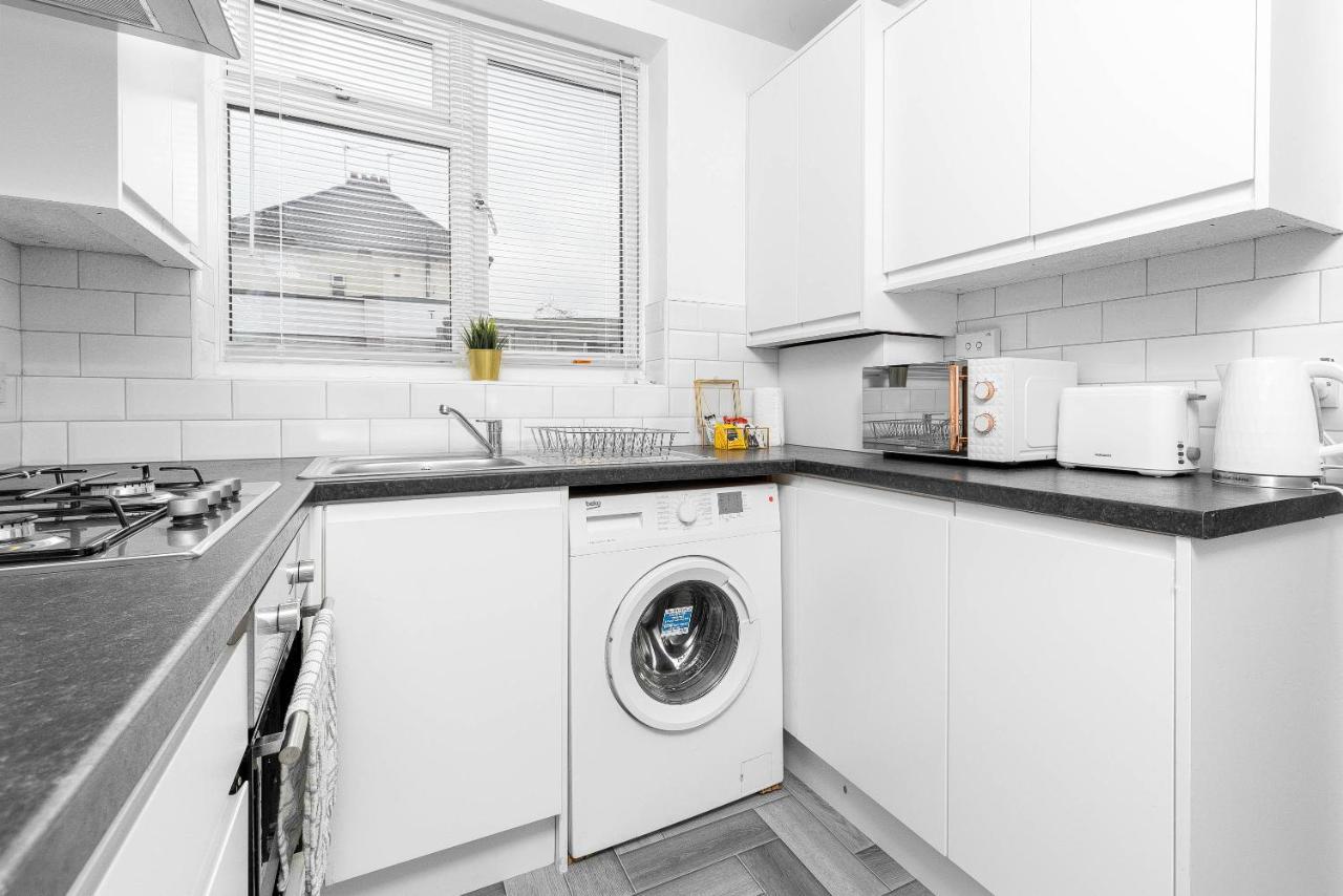 5 Bedroom House - 10 Guests - Multiple Off Street Parking - Garden - Smart Tv - Wifi - Contractors - Families - Groups Birmingham Zewnętrze zdjęcie