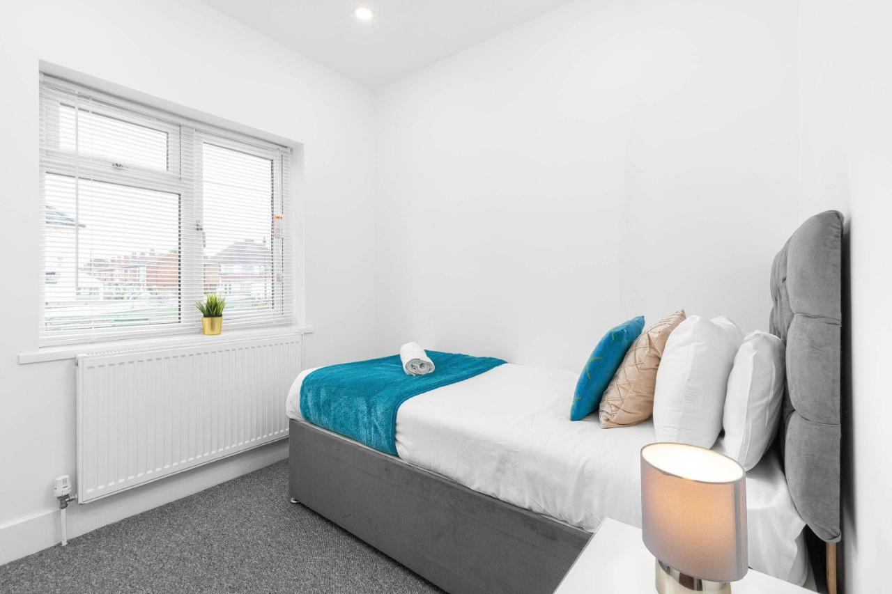 5 Bedroom House - 10 Guests - Multiple Off Street Parking - Garden - Smart Tv - Wifi - Contractors - Families - Groups Birmingham Zewnętrze zdjęcie